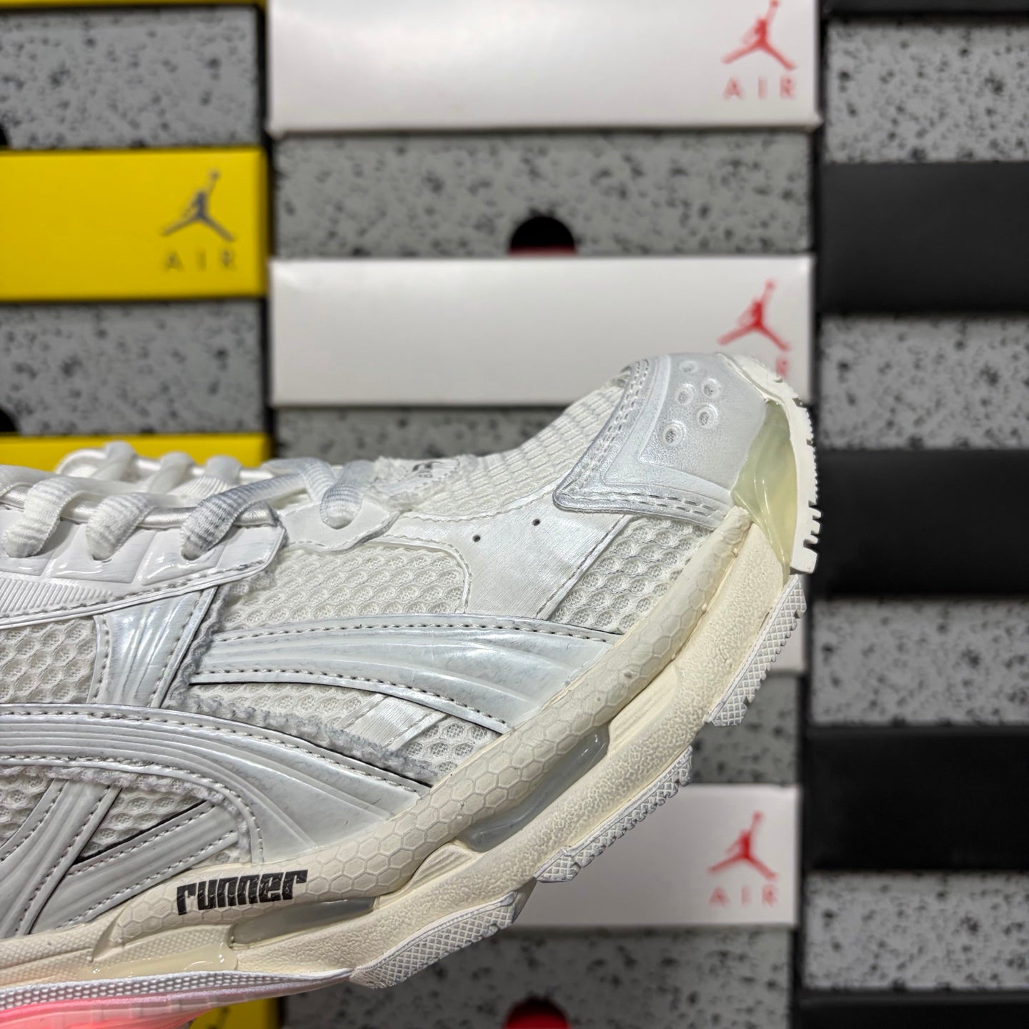 Balenciaga Runner Led 7.5 White Cream